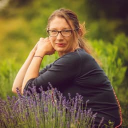 TheGreenWitchSi, Tina Mele, s.p.